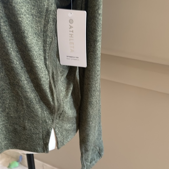 Beautiful Green Athleta Uptempo II Long Sleeve Top. Size S. New With Tags. - Picture 2 of 10